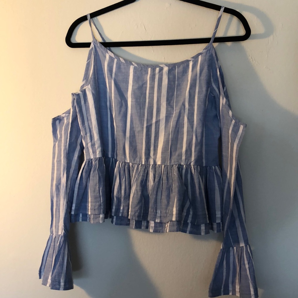 🕊ROMEO + JULIET COUTURE🕊STRIPED BLOUSE W/RUFFLES - Picture 7 of 8